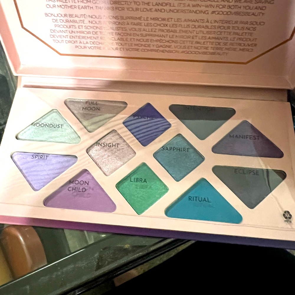 Beautiful NWT Athr Beauty eyeshadow pallet! Never touched.
